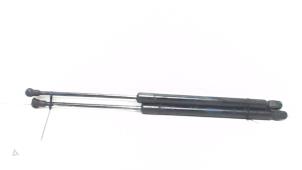 Gebruikte Gasdemperset Achterklep Nissan Primera Prijs € 12,00 Margeregeling aangeboden door Van der Ven Autorecycling B.V.