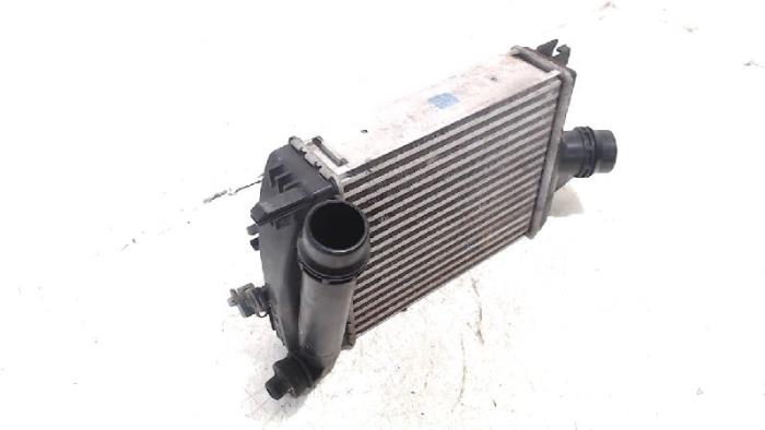 Intercooler van een Nissan X-Trail 2001