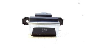 Gebruikte Handrem schakelaar Peugeot 308 Prijs € 13,00 Margeregeling aangeboden door Van der Ven Autorecycling B.V.