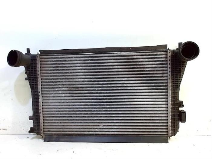 Gebruikte Intercooler Volkswagen Passat Prijs € 21,00 Margeregeling aangeboden door Van der Ven Autorecycling B.V.