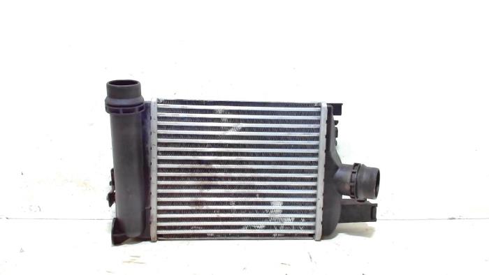Gebruikte Intercooler Renault Clio Prijs € 21,00 Margeregeling aangeboden door Van der Ven Autorecycling B.V.