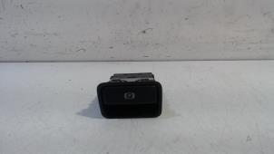 Gebruikte Handrem schakelaar Mercedes GLA Prijs € 25,00 Margeregeling aangeboden door Van der Ven Autorecycling B.V.