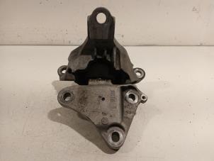 Gebruikte Motorsteun Honda Civic Prijs € 85,00 Margeregeling aangeboden door Van der Ven Autorecycling B.V.