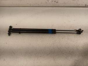 Gebruikte Set Gasdempers Achterklep Subaru Legacy Prijs € 10,00 Margeregeling aangeboden door Van der Ven Autorecycling B.V.