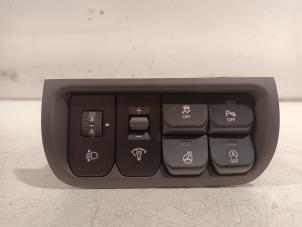 Gebruikte Schakelaar Licht Kia Rio Prijs € 25,00 Margeregeling aangeboden door Van der Ven Autorecycling B.V.