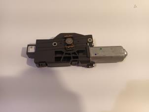 Gebruikte Schuifdak Motor Mitsubishi Outlander Prijs € 125,00 Margeregeling aangeboden door Van der Ven Autorecycling B.V.