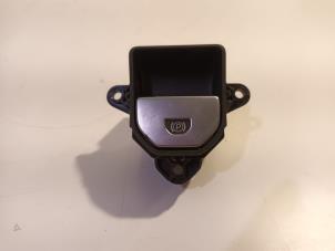 Gebruikte Handrem schakelaar Landrover Evoque Prijs € 15,00 Margeregeling aangeboden door Van der Ven Autorecycling B.V.