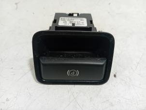 Gebruikte Schakelaar handrem Mercedes A-Klasse Prijs € 25,00 Margeregeling aangeboden door Van der Ven Autorecycling B.V.