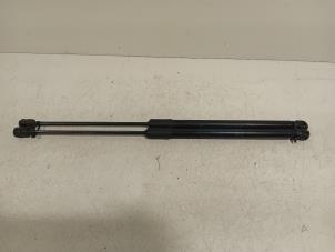 Gebruikte Set Gasdempers Achterklep Mercedes A-Klasse Prijs € 10,00 Margeregeling aangeboden door Van der Ven Autorecycling B.V.