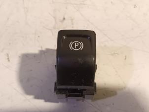 Gebruikte Schakelaar handrem Opel Astra Prijs € 10,00 Margeregeling aangeboden door Van der Ven Autorecycling B.V.