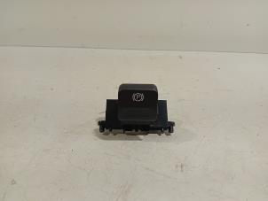 Gebruikte Schakelaar handrem Volvo V60 Prijs € 10,00 Margeregeling aangeboden door Van der Ven Autorecycling B.V.