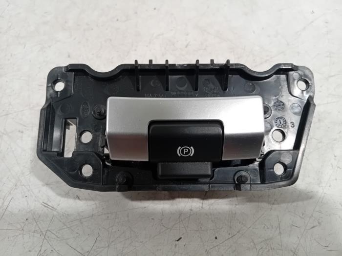 Gebruikte Handrem schakelaar Landrover Discovery Sport L550 Prijs € 45,00 Margeregeling aangeboden door Van der Ven Autorecycling B.V.
