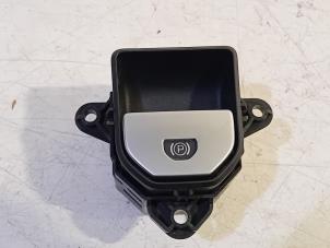 Gebruikte Handrem schakelaar Landrover Evoque Prijs € 20,00 Margeregeling aangeboden door Van der Ven Autorecycling B.V.