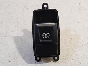 Gebruikte Schakelaar handrem BMW X1 Prijs € 50,00 Margeregeling aangeboden door Van der Ven Autorecycling B.V.