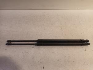 Gebruikte Gasdemperset Achterklep Seat Alhambra Prijs € 25,00 Margeregeling aangeboden door Van der Ven Autorecycling B.V.