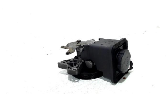 Gebruikte Servopomp BMW 5-Serie Prijs € 30,00 Margeregeling aangeboden door Van der Ven Autorecycling B.V.