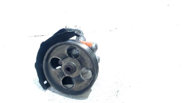 Gebruikte Pomp Servo Peugeot Bipper Prijs € 25,00 Margeregeling aangeboden door Van der Ven Autorecycling B.V.