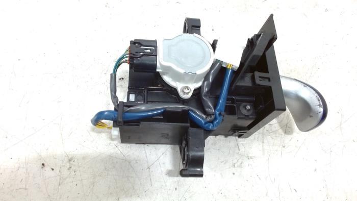 Gebruikte Selectiehendel automaat Toyota Prius Prijs € 30,00 Margeregeling aangeboden door Van der Ven Autorecycling B.V.