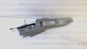 Gebruikte Motorkap Scharnier Renault Grand Scenic Prijs € 30,00 Margeregeling aangeboden door Van der Ven Autorecycling B.V.