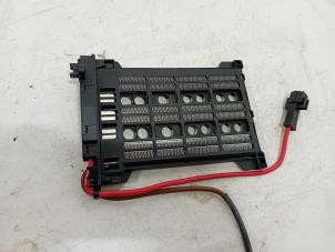 Gebruikte Element Kachelverwarming BMW 2-Serie Prijs € 109,00 Margeregeling aangeboden door Van der Ven Autorecycling B.V.