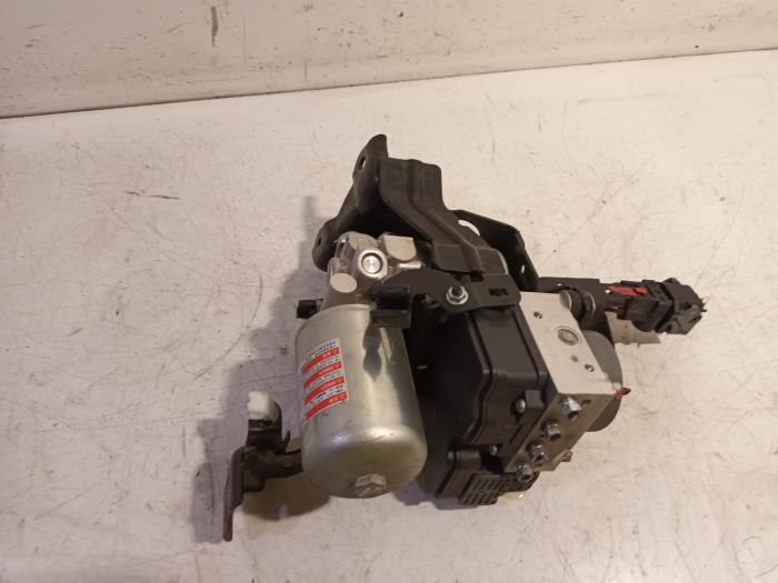 Gebruikte Pomp Servo Toyota C-HR Prijs € 95,00 Margeregeling aangeboden door Van der Ven Autorecycling B.V.