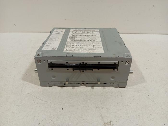 Gebruikte Radio module Mercedes C-Klasse Prijs € 225,00 Margeregeling aangeboden door Van der Ven Autorecycling B.V.