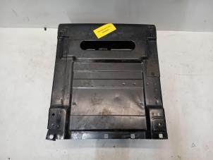 Gebruikte Dashboardkastje Mercedes Vito Prijs € 45,00 Margeregeling aangeboden door Van der Ven Autorecycling B.V.