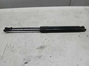 Gebruikte Set Gasdempers Achterklep Toyota Avensis Prijs € 15,00 Margeregeling aangeboden door Van der Ven Autorecycling B.V.