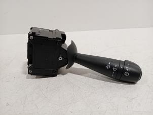 Gebruikte Schakelaar Ruitenwisser Dacia Sandero Prijs € 50,00 Margeregeling aangeboden door Van der Ven Autorecycling B.V.