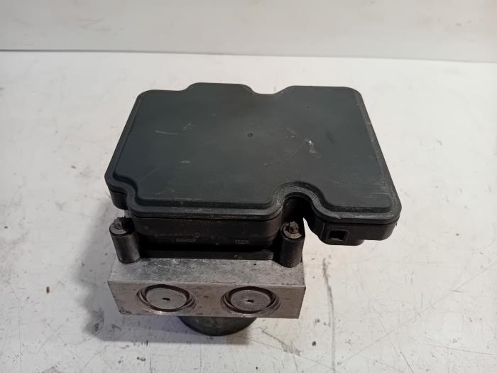 Gebruikte ABS Pomp Mercedes Vito Prijs € 170,00 Margeregeling aangeboden door Van der Ven Autorecycling B.V.