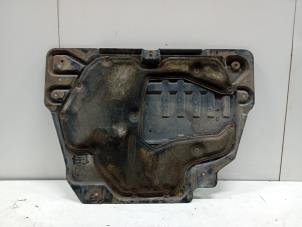 Gebruikte Afdekplaat motor Landrover Evoque Prijs € 40,00 Margeregeling aangeboden door Van der Ven Autorecycling B.V.