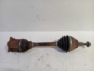 Gebruikte Aandrijfas links-voor Skoda Superb Prijs € 45,00 Margeregeling aangeboden door Van der Ven Autorecycling B.V.