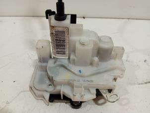 Gebruikte Slotmechaniek Portier 4Deurs rechts-voor Ford KA Prijs € 15,00 Margeregeling aangeboden door Van der Ven Autorecycling B.V.