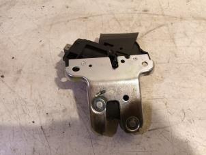 Gebruikte Achterklep Slotmechaniek Volkswagen Passat Prijs € 20,00 Margeregeling aangeboden door Van der Ven Autorecycling B.V.