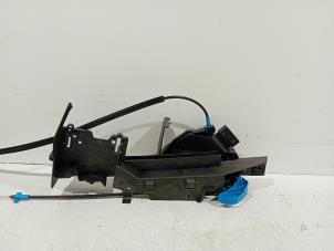 Gebruikte Deurslot Mechaniek 4Deurs rechts-voor Ford Grand C-Max Prijs € 25,00 Margeregeling aangeboden door Van der Ven Autorecycling B.V.