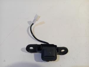 Gebruikte Slotvanger Achterklep Lexus ES Prijs € 26,00 Margeregeling aangeboden door Van der Ven Autorecycling B.V.