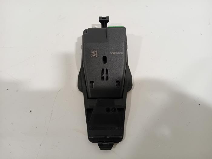 Gebruikte Cruise control sensor Volvo V60 Prijs € 65,00 Margeregeling aangeboden door Van der Ven Autorecycling B.V.
