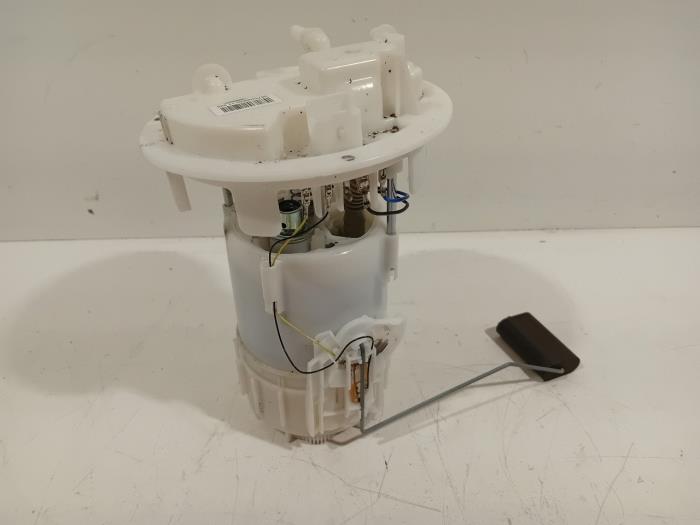 Gebruikte Tank element Pomp Peugeot 208 Prijs € 21,00 Margeregeling aangeboden door Van der Ven Autorecycling B.V.