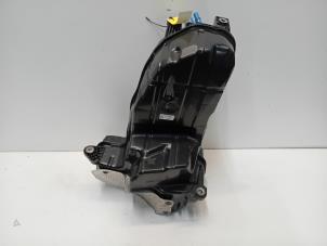 Gebruikte Adblue tank Volkswagen Touareg Prijs € 300,00 Margeregeling aangeboden door Van der Ven Autorecycling B.V.