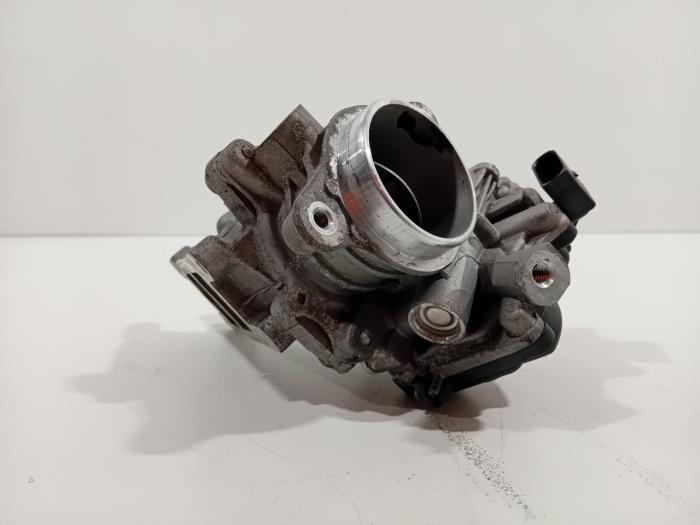 Gebruikte Gasklephuis Skoda Superb Prijs € 75,00 Margeregeling aangeboden door Van der Ven Autorecycling B.V.