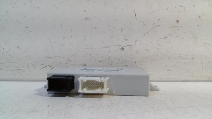 Gebruikte PDC Module Mini ONE Prijs € 50,00 Margeregeling aangeboden door Van der Ven Autorecycling B.V.