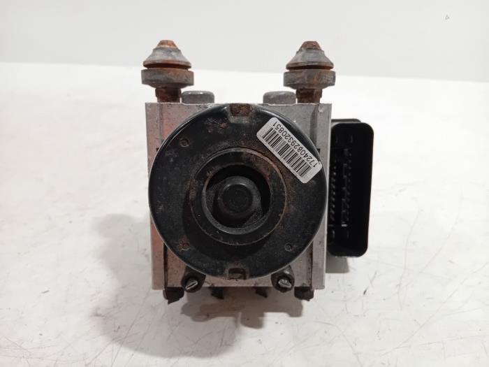 Gebruikte ABS Pomp Suzuki Swift Prijs € 149,95 Margeregeling aangeboden door Van der Ven Autorecycling B.V.