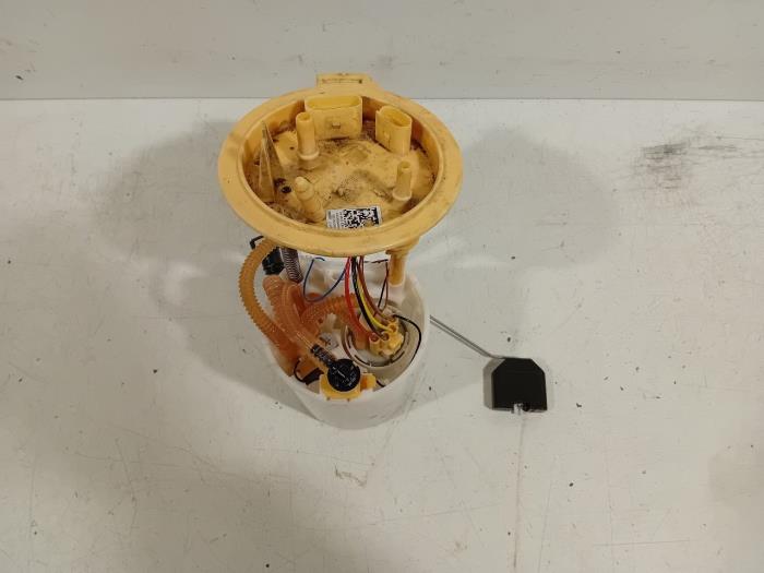 Brandstofpomp Elektrisch van een Volkswagen Passat 2015