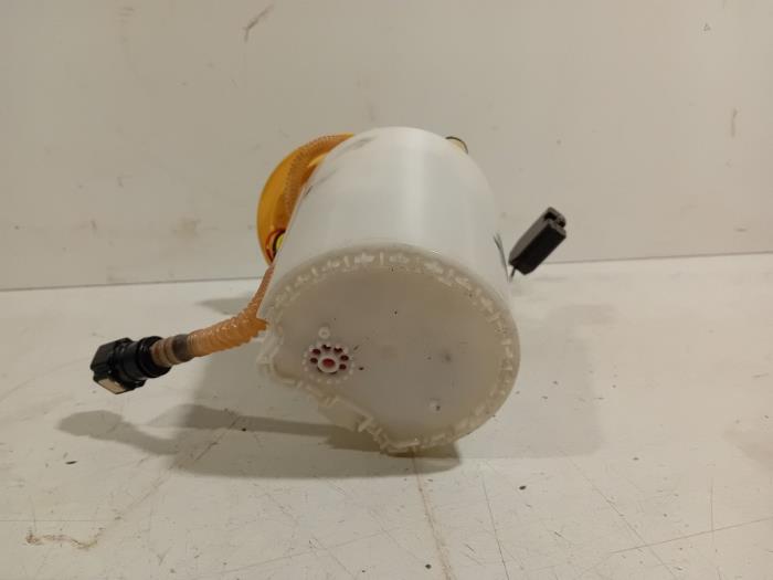 Brandstofpomp Elektrisch van een Volkswagen Passat 2015