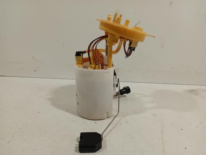 Brandstofpomp Elektrisch van een Volkswagen Passat 2015