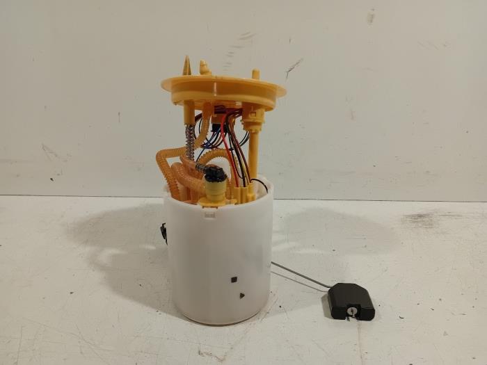 Brandstofpomp Elektrisch van een Volkswagen Passat 2015