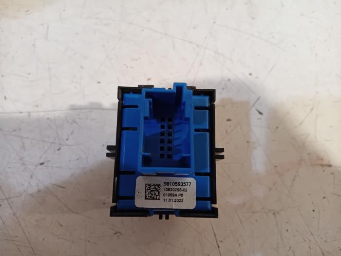 Handrem schakelaar van een Peugeot 208 2022