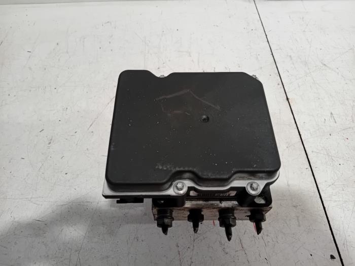 Gebruikte ABS Pomp Landrover Range Rover Sport Prijs € 193,00 Margeregeling aangeboden door Van der Ven Autorecycling B.V.
