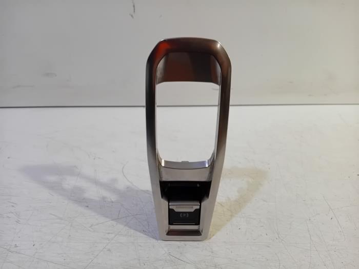 Handrem schakelaar van een Peugeot 5008 2019