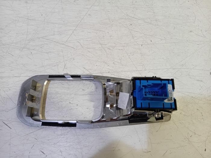 Handrem schakelaar van een Peugeot 5008 2019